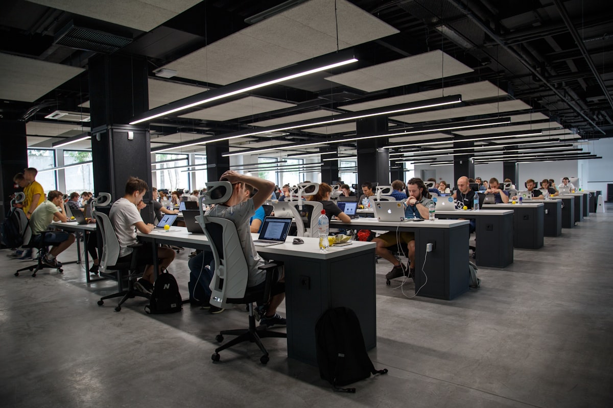 Agentes Autônomos de Prospecção para Concessionárias e Frotas Comerciais: Automatizando a Pesquisa de Dados - ambiente de engenharia de software e pesquisa em inteligência artificial